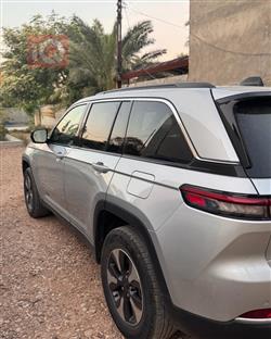 جیپ گراند شیرۆکی